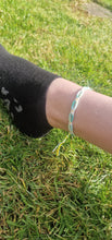Load image into Gallery viewer, Ombre Daisy Chain Anklet